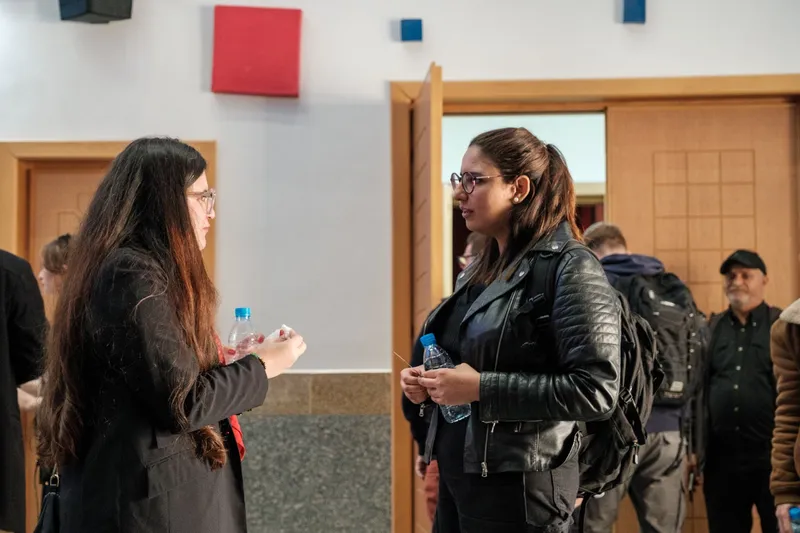 Souhir Mkaouar and Jihène Mejri talking together
